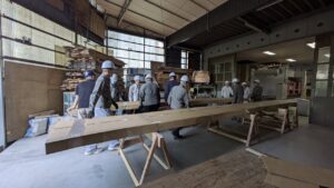 超長尺! 9mのタモを納品しました。今回も社員総出で出荷作業でした