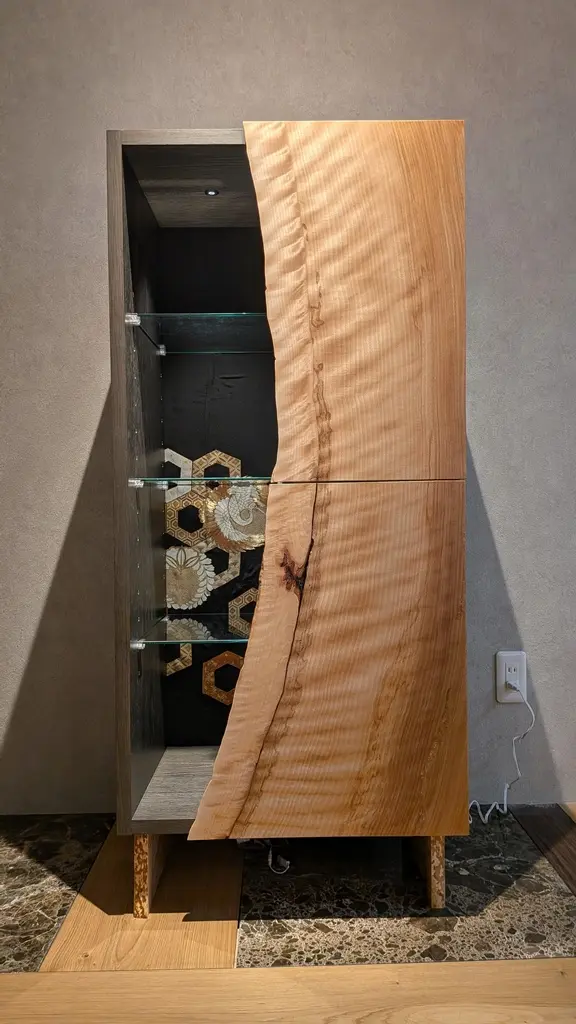 板蔵EXPO開催中！ ＆激レア！すごい杢の一本丸太ベンチ展示中!! | 板蔵