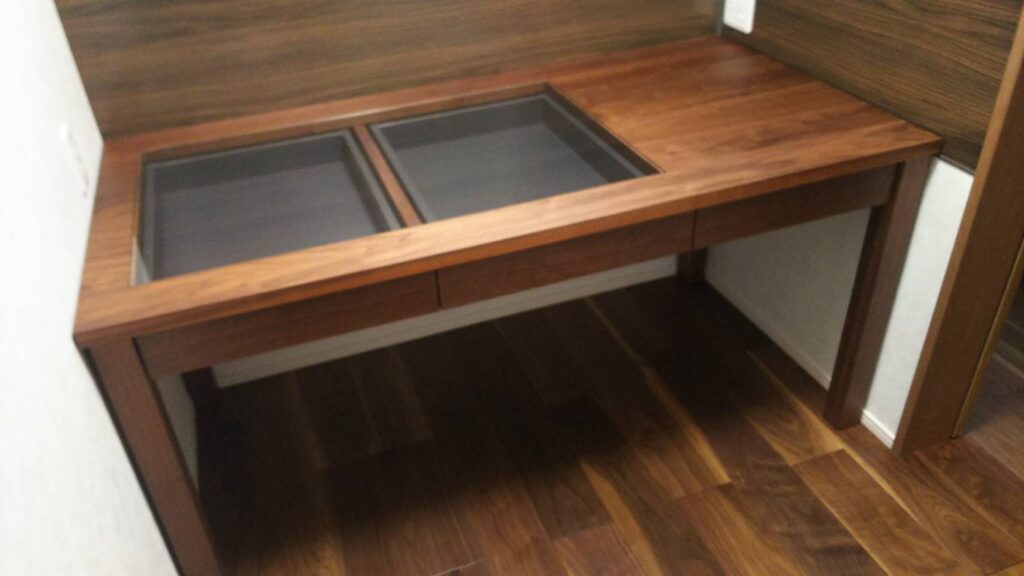 収納テーブル