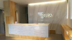 タニカ電器株式会社様　オフィスエントランス造作家具