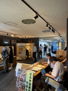板蔵ファクトリーショールームにて「非住宅建築と木質内装展」が開かれました
