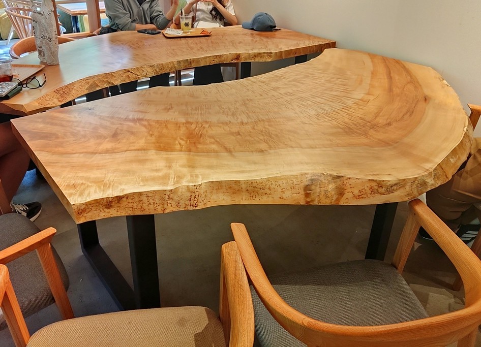 訪問記：岐阜城楽市「井ノ口珈琲」様と岐阜県産材栃一枚板が紡ぐ価値