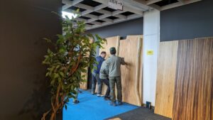 来週開催の「世界のウォールナット展」に向けての準備が進んでいます