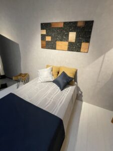 木と石のパネル