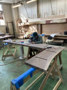 研ぎ澄まされた集中。板蔵ファクトリー、新作に挑む職人の横顔を「チラ見せ」