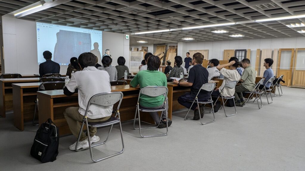 岐阜県立森林文化アカデミーの学生の方々が弊社を見学されました